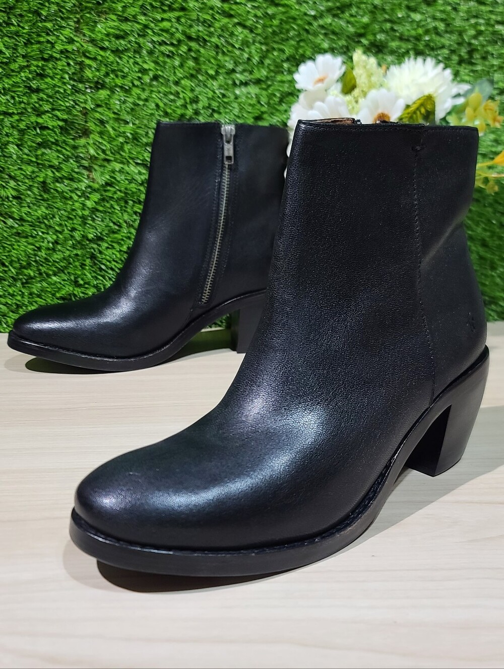 Frye Women's Rosalia Bootie Ankle Boots - Black / US 7.5